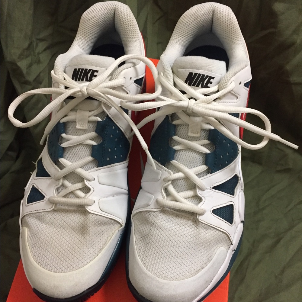 White Nike Men’s 9.5 - Picture 2 of 4